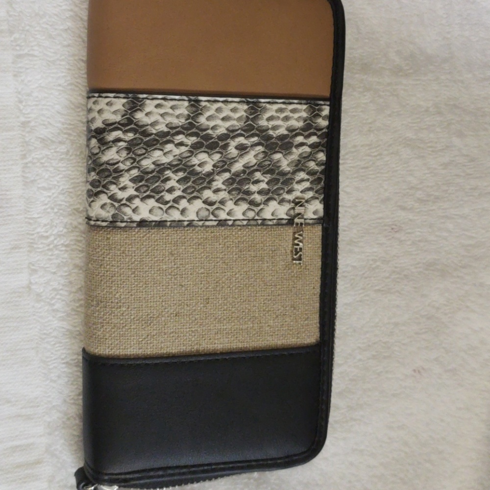 Nine west wallet